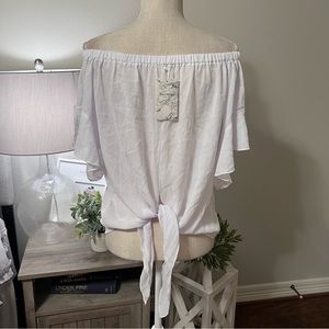 NWT White Off the Shoulder Butterly Short Sleeve Top Tie Bottom Size Small